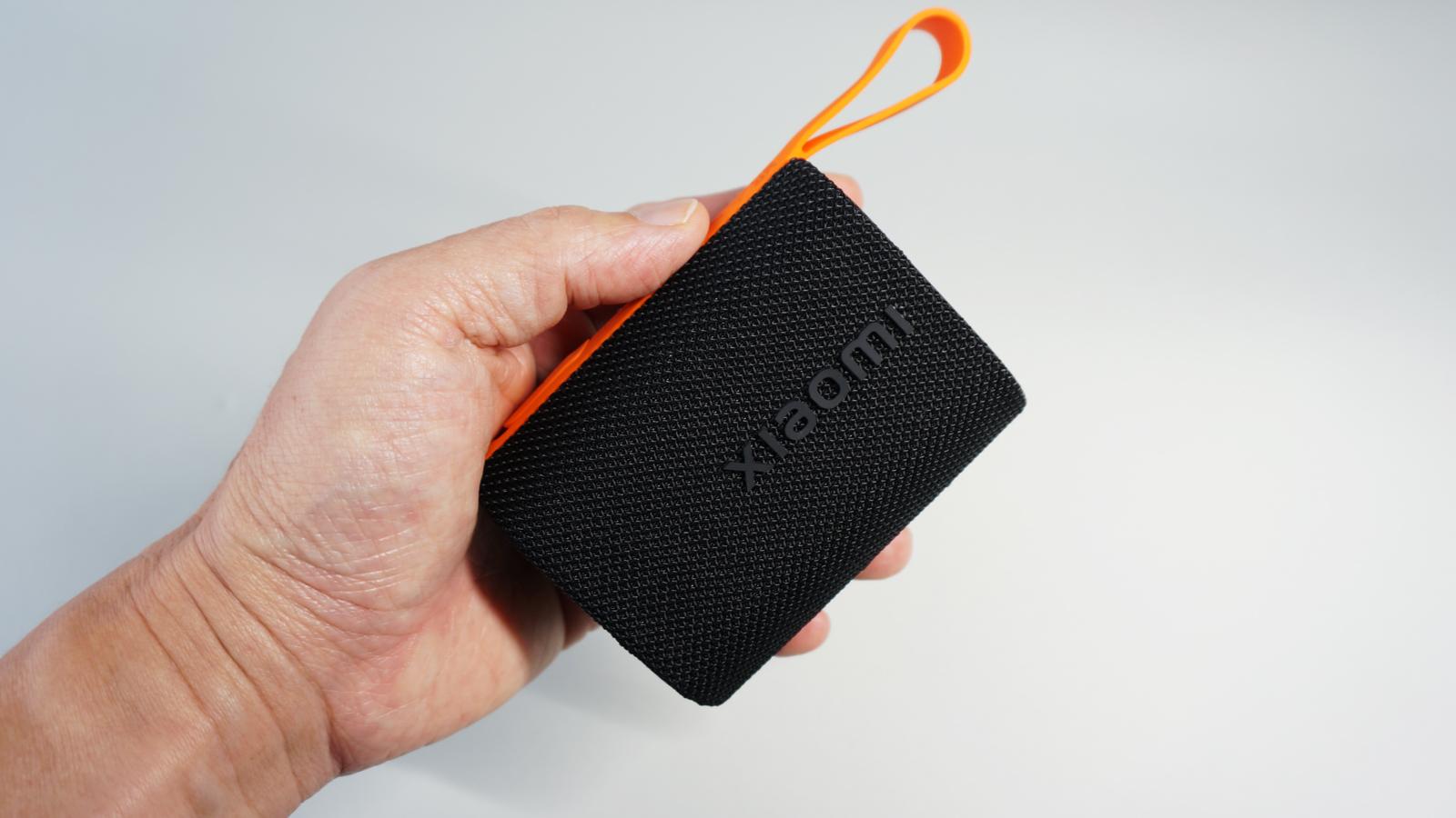 防水、2,000円台、10時間バッテリー。どこにでも持っていきたくなる