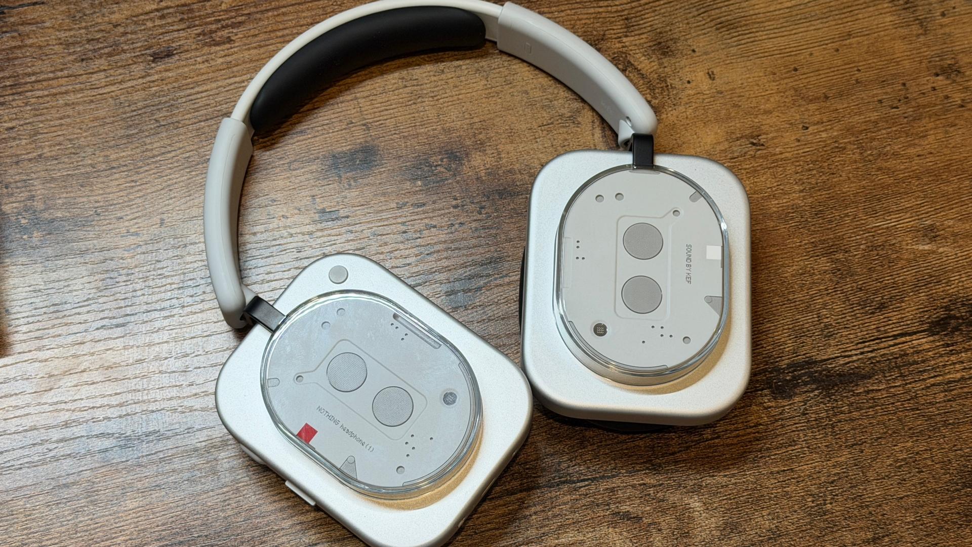 3万円台のヘッドホン「Nothing Headphone (1)」レビュー：直感的な操作