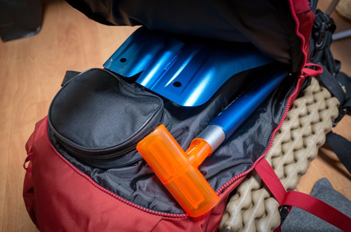 BCAの「BOMBERSHOVEL B-1EXT」を雪山登山初心者にすすめたい理由。軽量