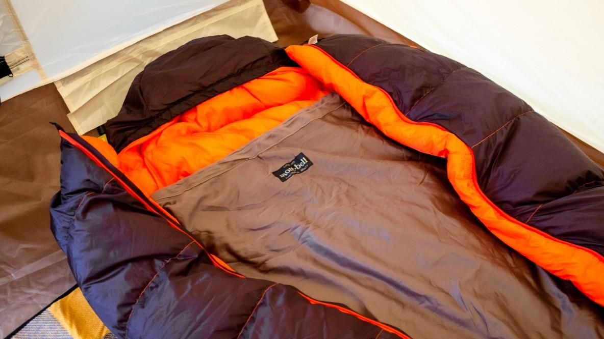 モンベルの「ウォームアップシーツ」で寝袋の保温力をアップ！ 寝袋と