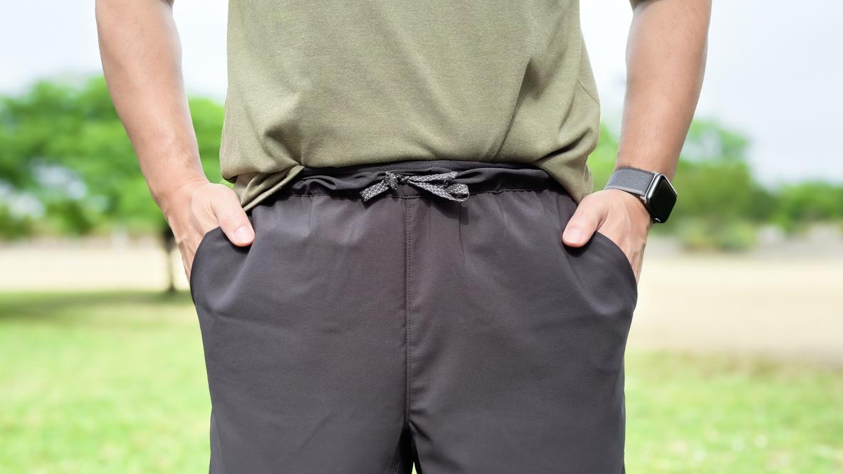 パタゴニアの名作「テルボンヌ」のショート丈でさらっと快適。普段着