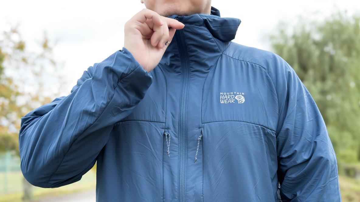 服装選びに困る季節の救世主は、この一着。サッと羽織るだけで一日中