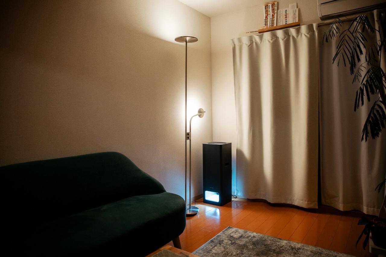 読書も寛ぎもこれ1台で！イケア「ISJAKT」の調光＆可動式アームが便利