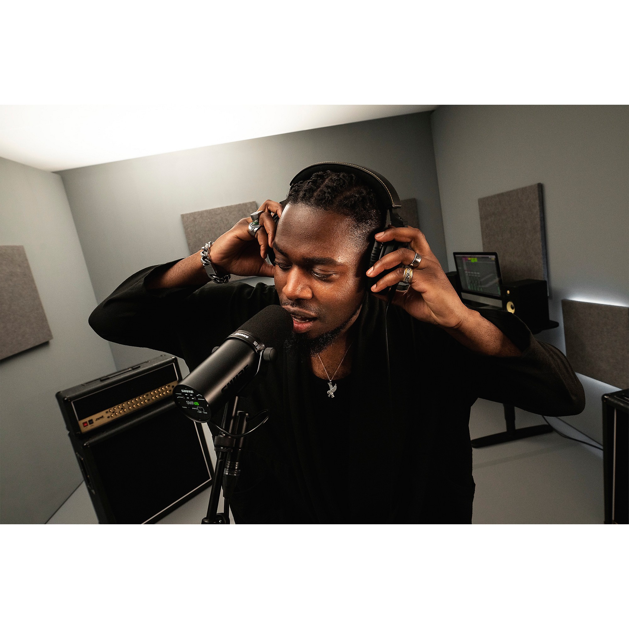 Shure SM7dB Dynamic Vocal Microphone With +28dB Built-in Active