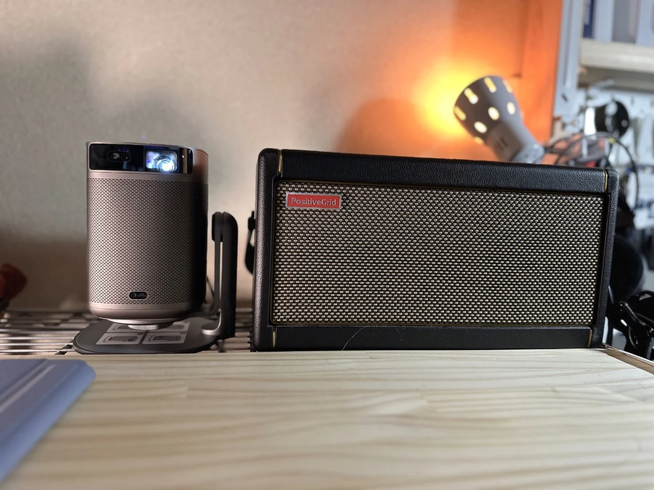 ベストバイ】壁に天井に思いのまま映せる！XGIMI Mogo 2 Pro