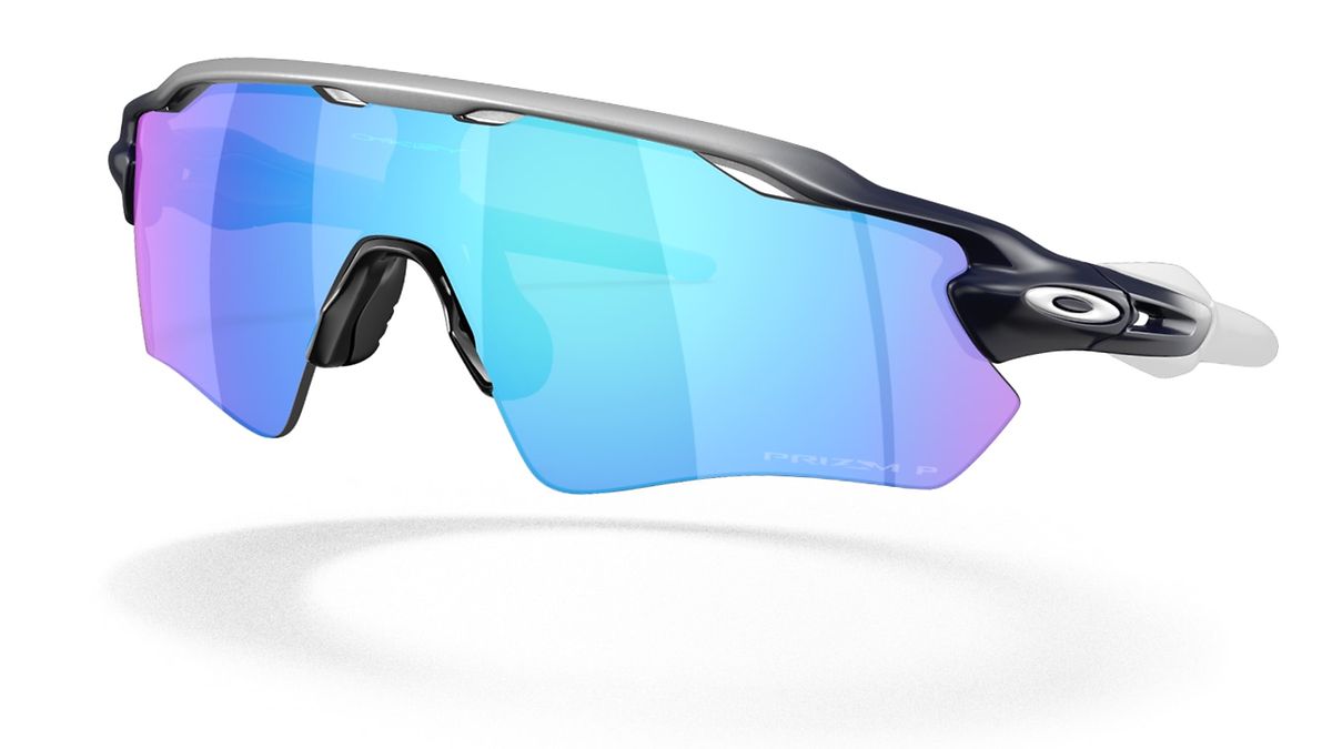 Oakleyサングラス、アパレル、アクセサリー | Oakley® 日本