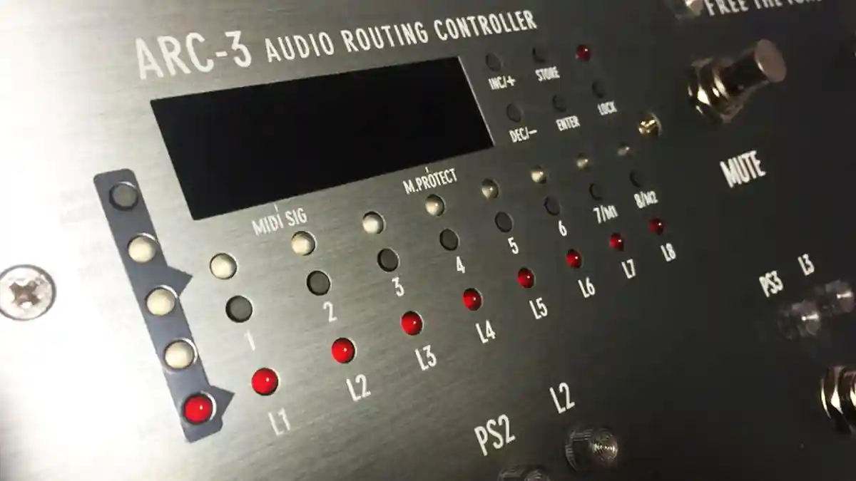 ギター・ベース用プログラマブル・スイッチャー／ループ・スイッチャー