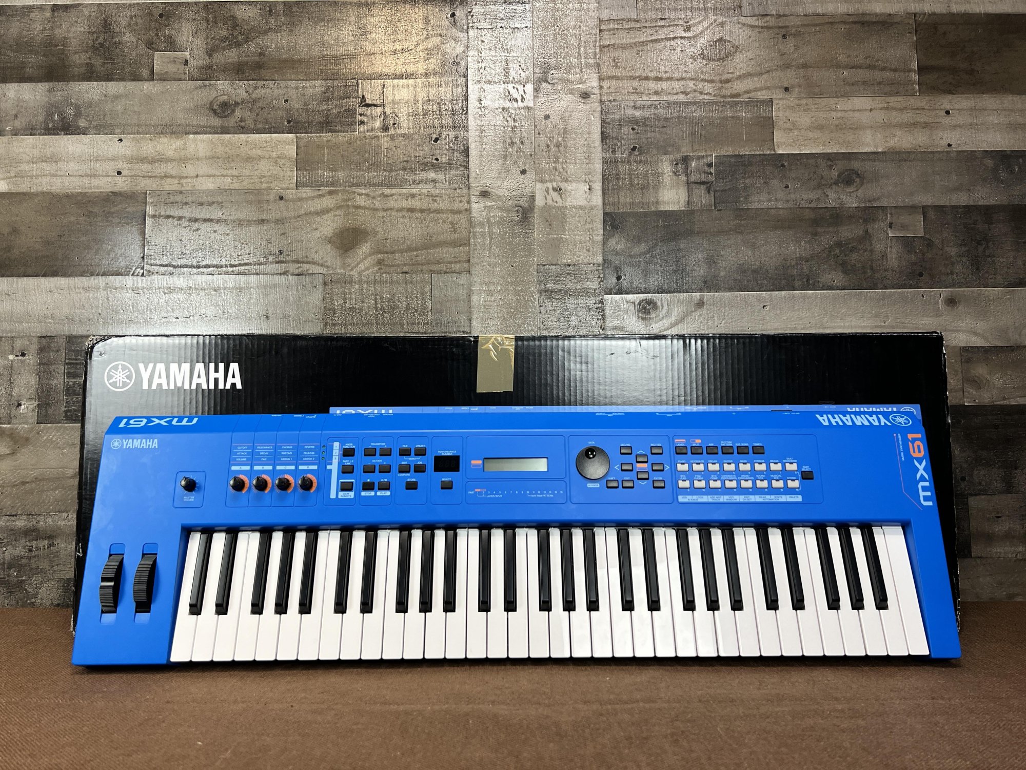 Yamaha MX61BU 61-Key Music Synthesizer - Blue - 889025107587