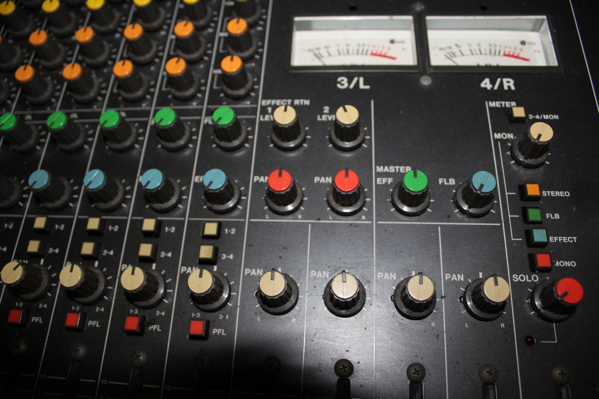 Tascam 16-Channel Analog Mixer M-216 w/Case - 500446