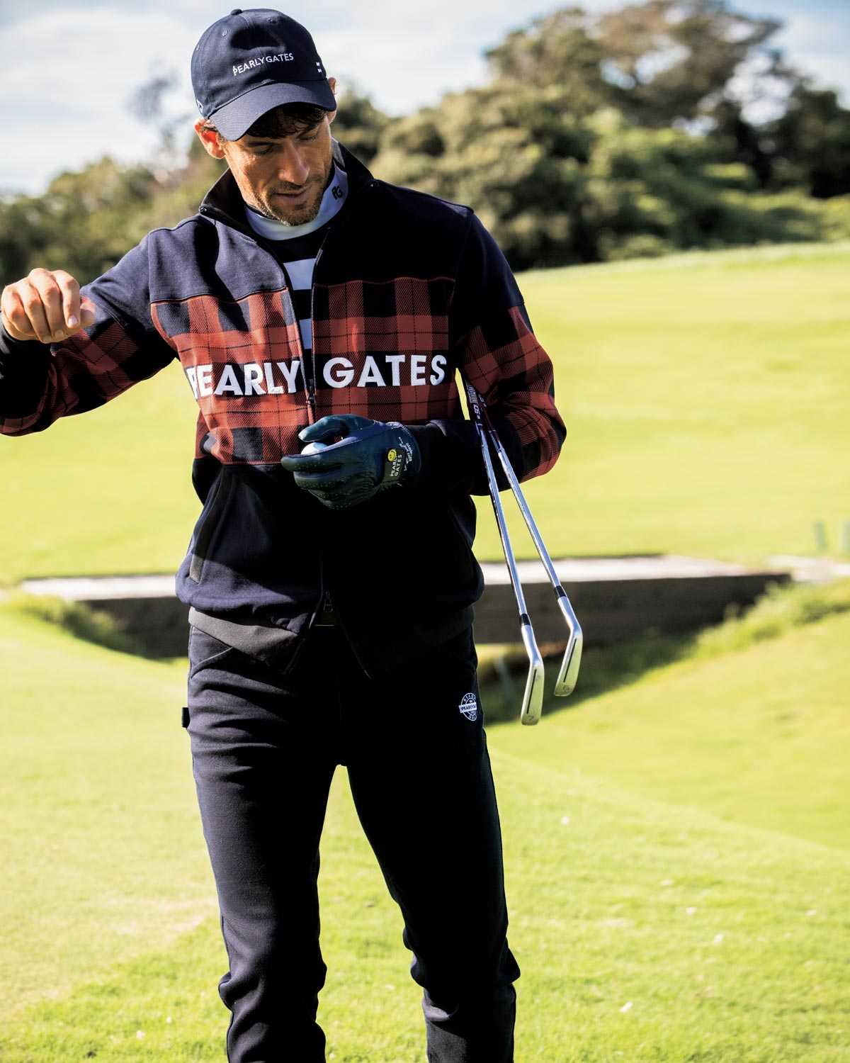 今季の〈パーリーゲイツ〉は派手柄使いでもなんだかシック！ネイビーが