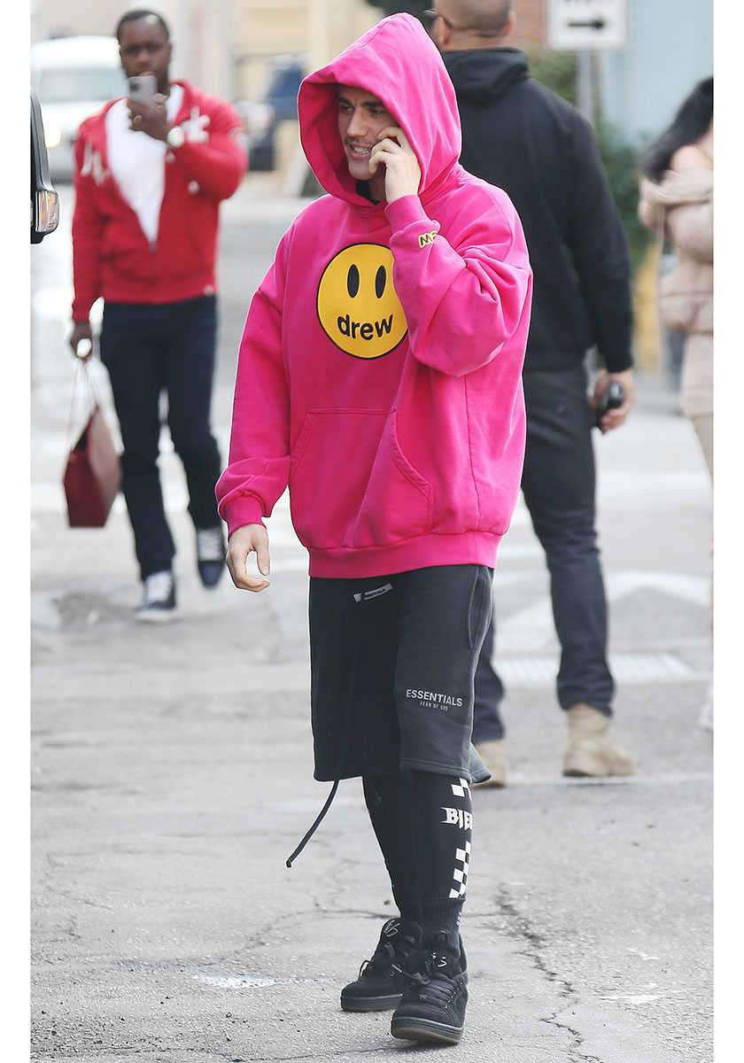 LAのお洒落シーンを検証！ J・ビーバーが着るパーカはどれも旬な
