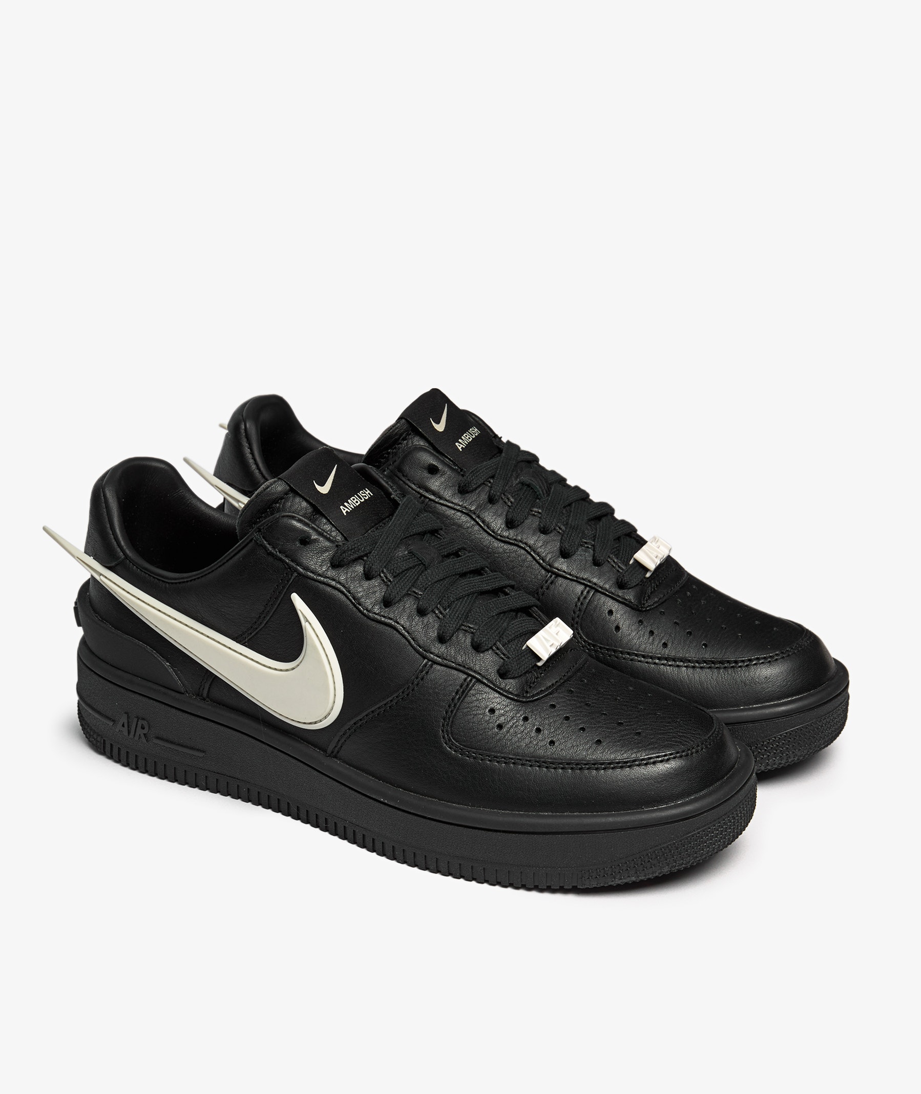 DV3464-001_sivasdescalzo-Nike-