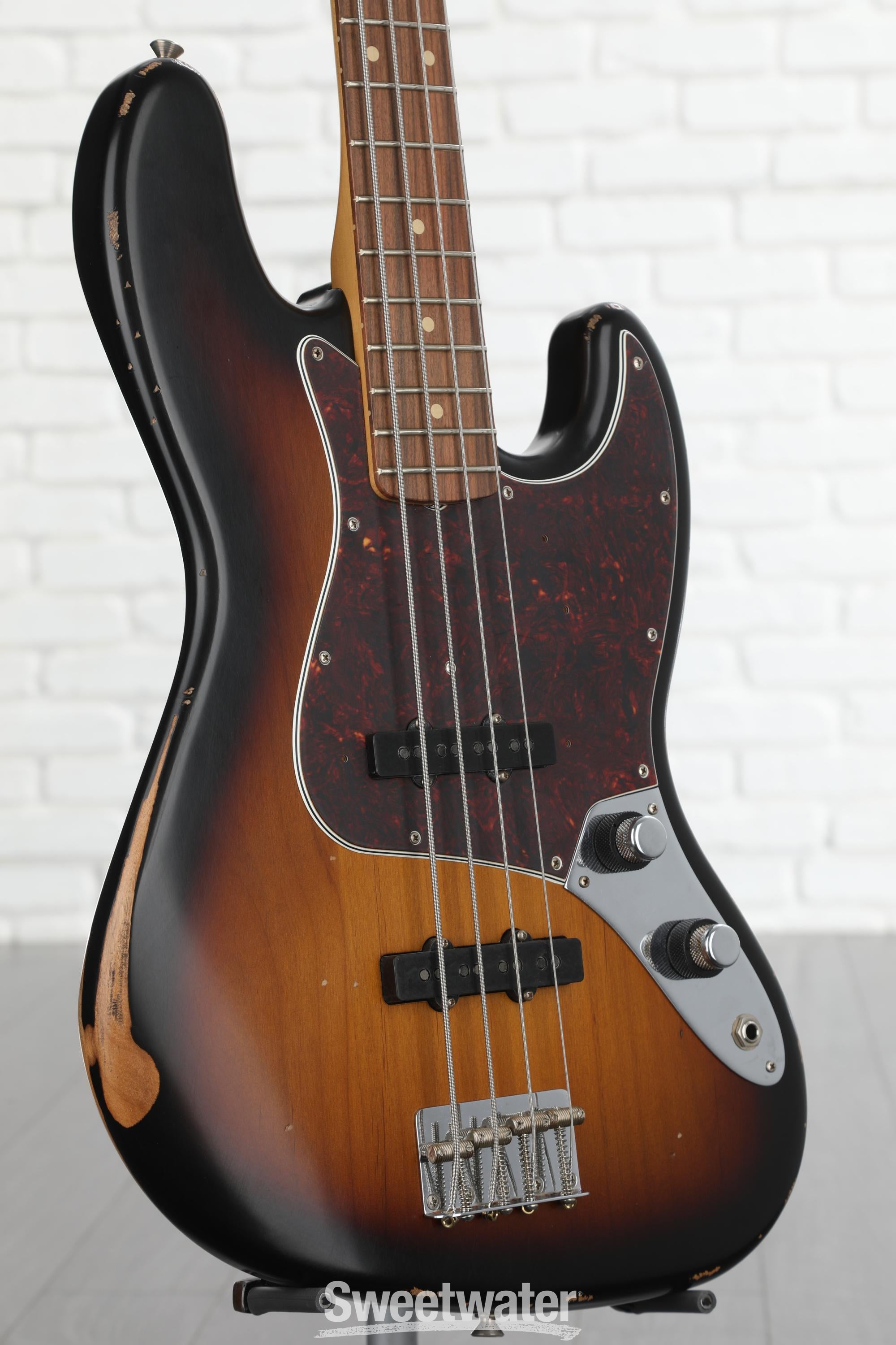 Fender 60th Anniversary Roadworn 60s Jazz Bass - 3-Color Sunburst