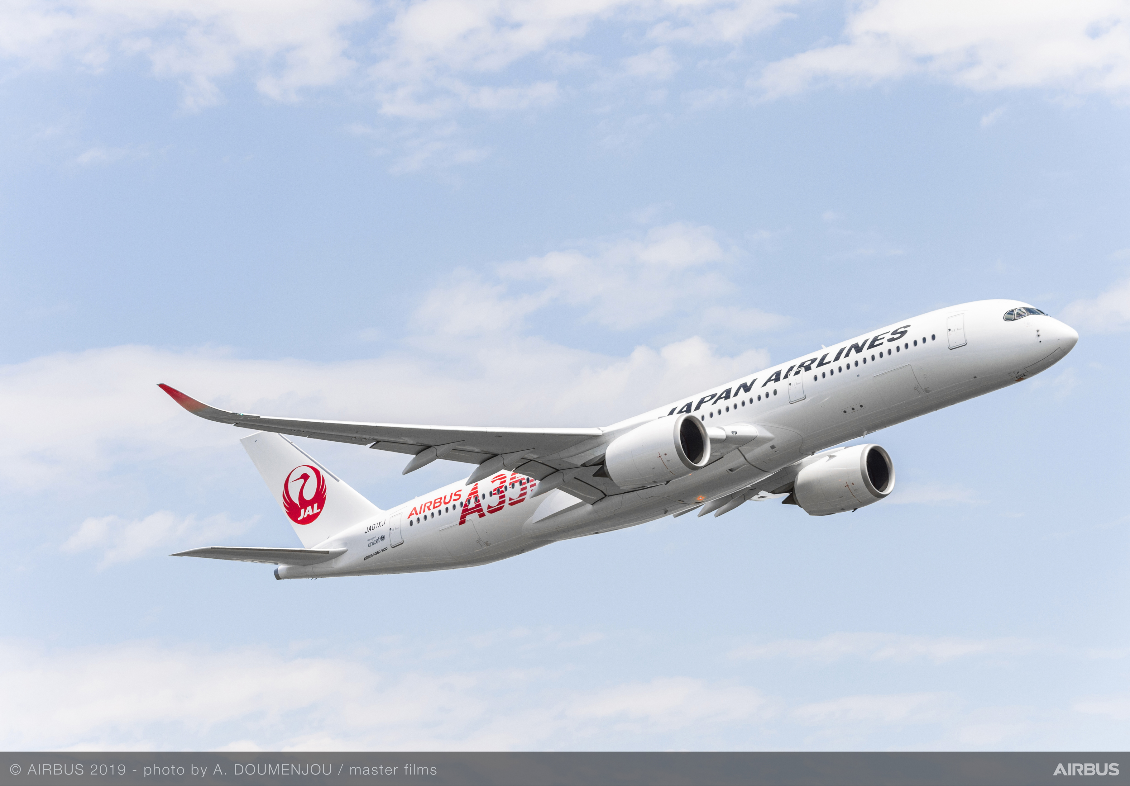 Japan Airlines takes delivery of first A350 XWB | Airbus