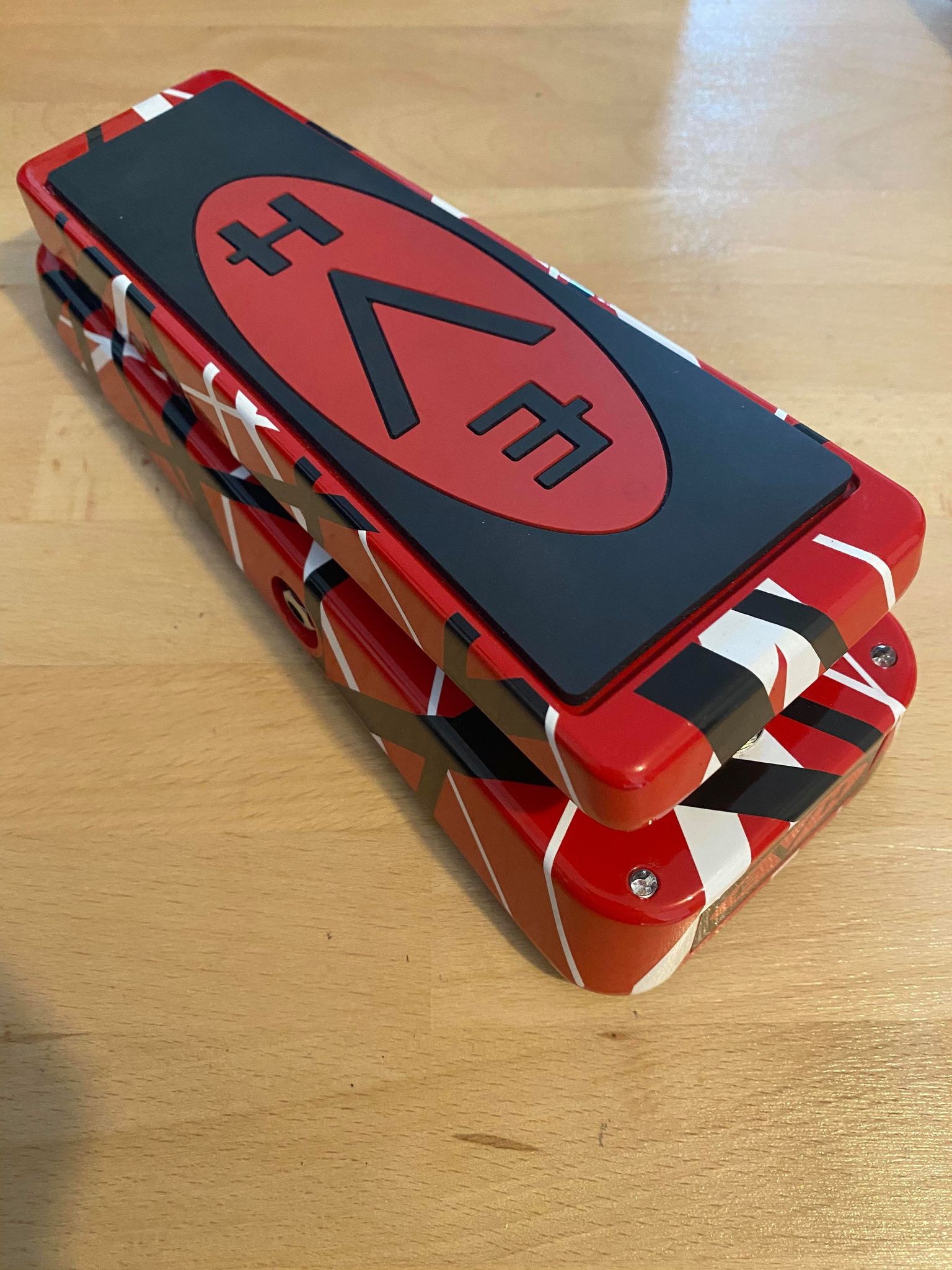 EVH95SE EVH Wah 35th Anniversary MXR - Audiofanzine