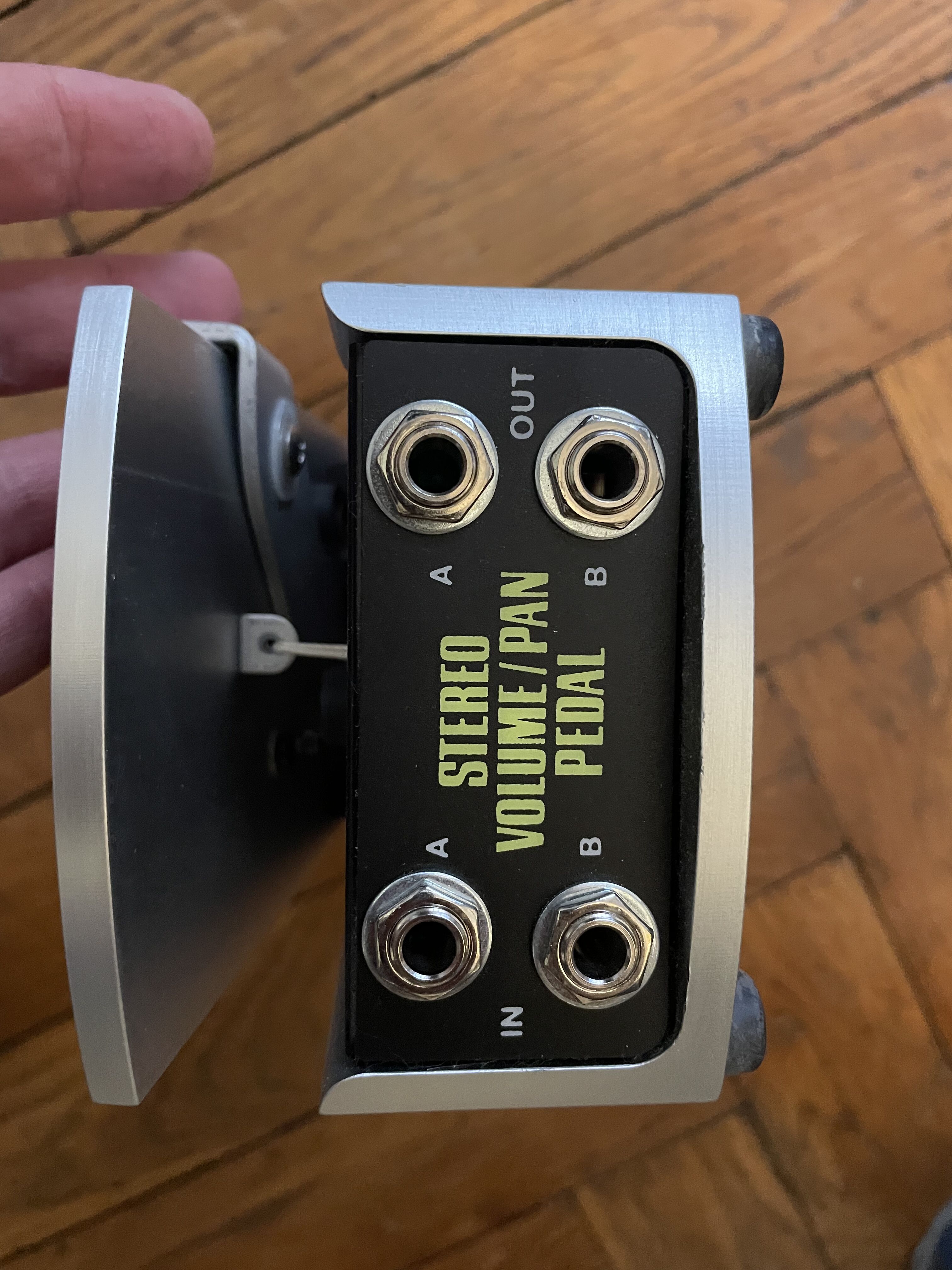 6165 500K Stereo/Pan Volume Pedal Ernie Ball - Audiofanzine