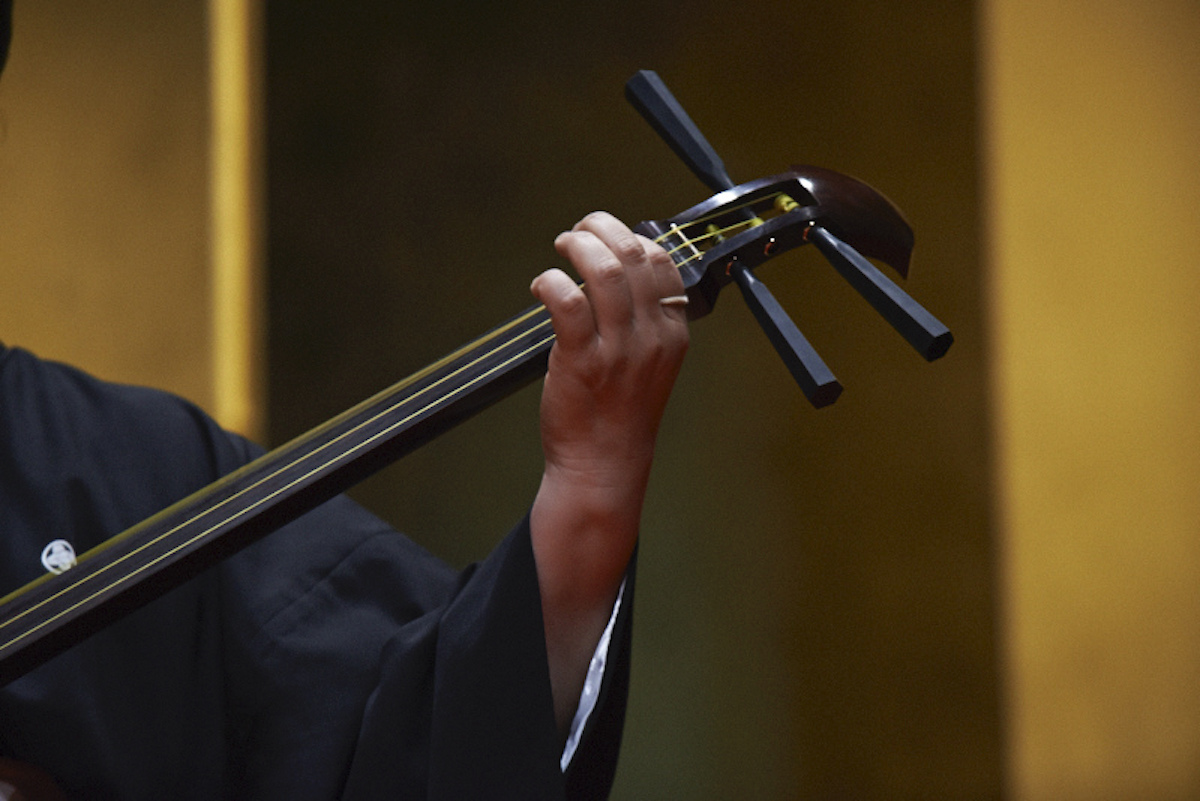 前原恵美の伝統芸能入門 伝統芸能を支えるモノ 1 三味線の棹(さお