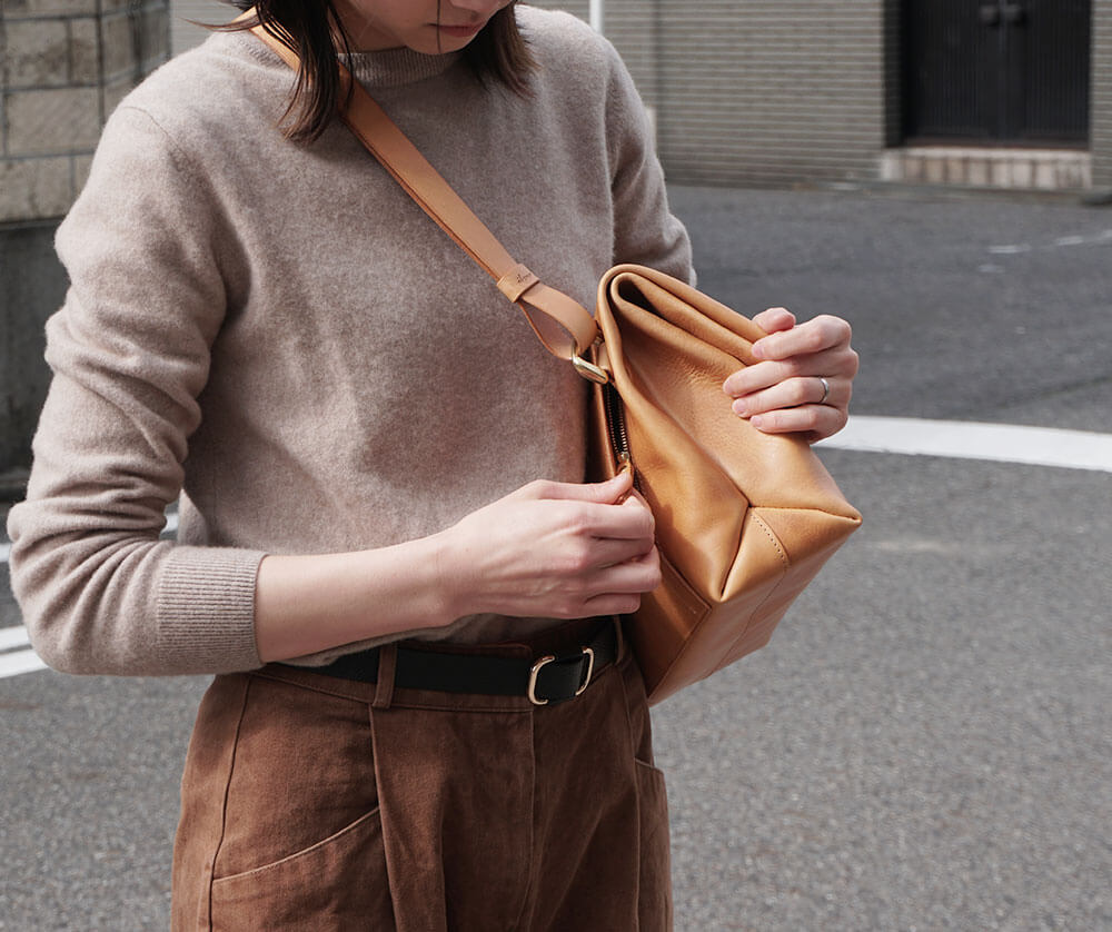 イタリアンレザー『ソイ・メッセンジャーバッグ』 | イボーナ公式