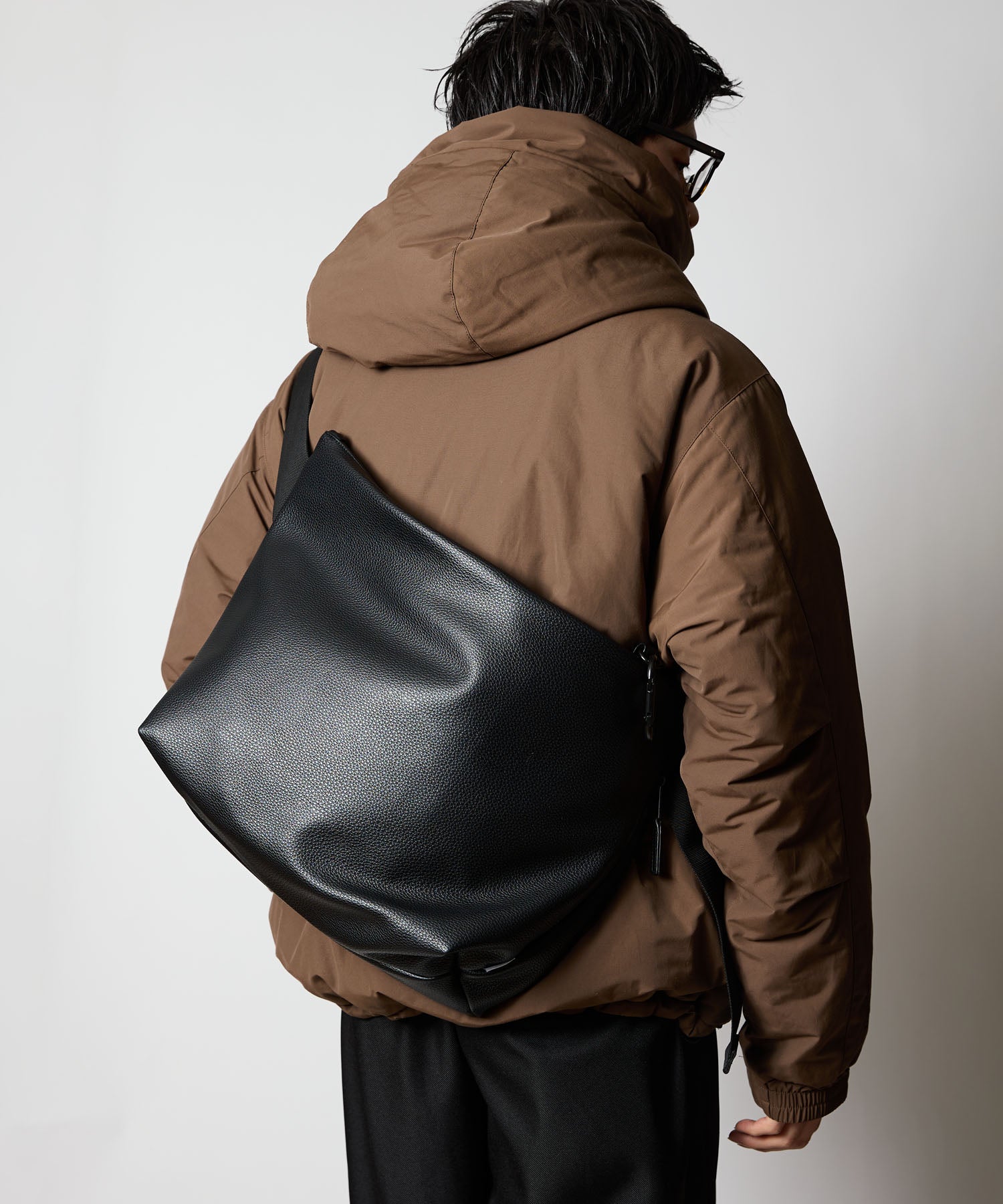 LEATHER MESSENGER BAG(M)