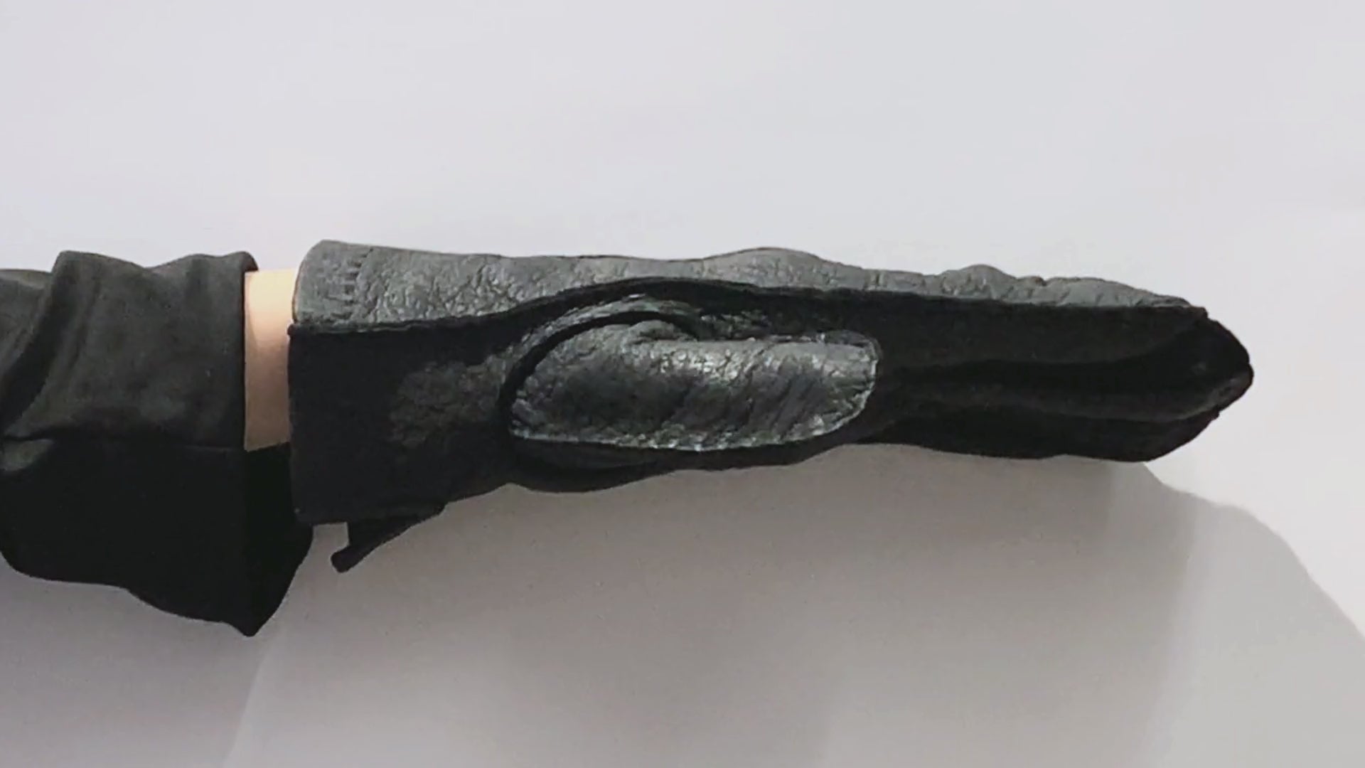 メンズ手袋◇ペッカリー◇ブラック/NERO《ノーライニング》 – Merola