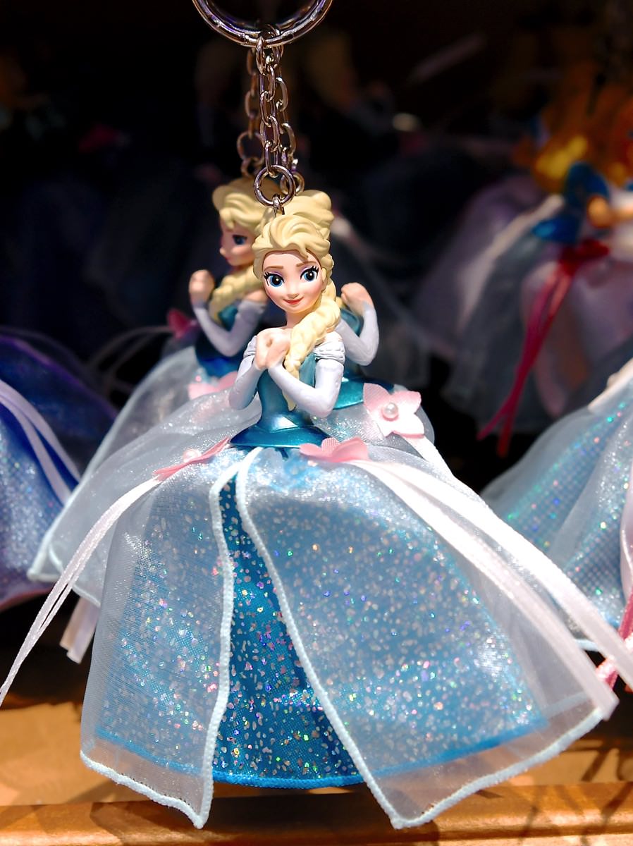 ドレスも表情もかわいい♡ディズニープリンセスキーチェーン -