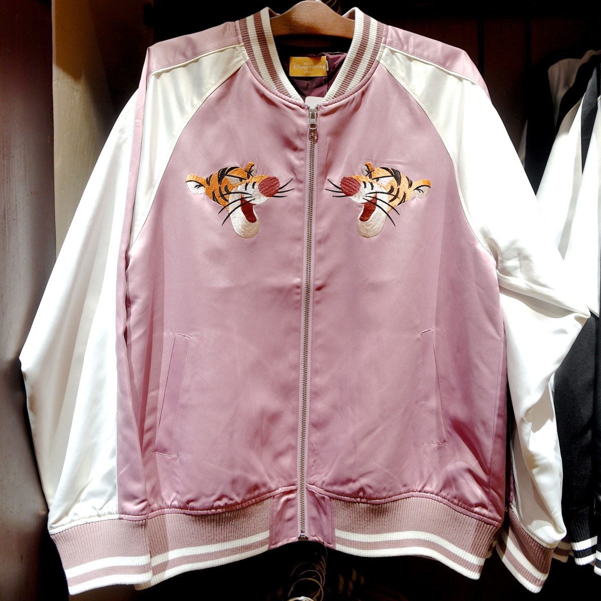 ティガーを大胆に刺繍！東京ディズニーランド『くまのプーさん