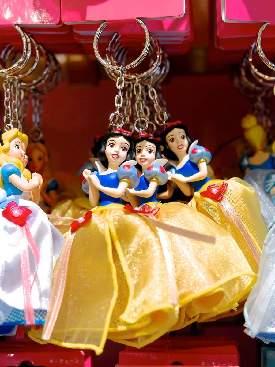 豊富なアクセサリーから雑貨まで！東京ディズニーランド『白雪姫』グッズ -
