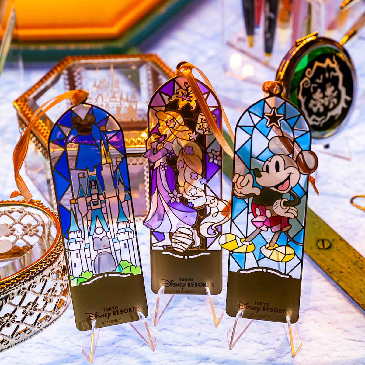 おしゃれなステンドグラスデザイン！東京ディズニーリゾート ミッキー