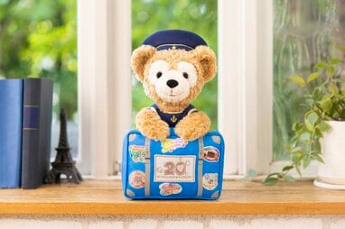 ダッフィー スペシャルグッズ発売！復刻のぬいぐるみバッジ＆20周年の