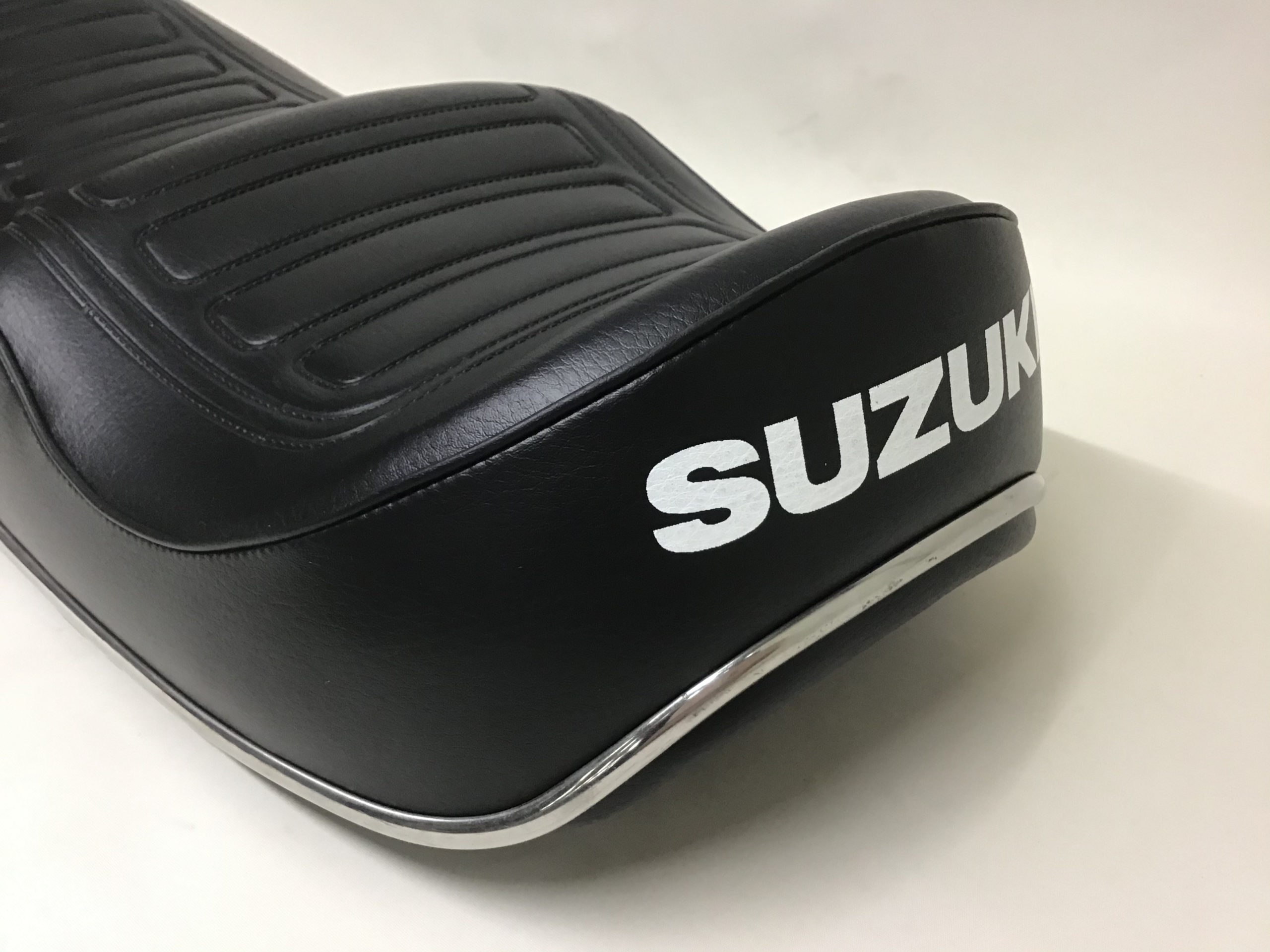 SUZUKI【GT380】Custom・Restore - 株式会社茗荷シート