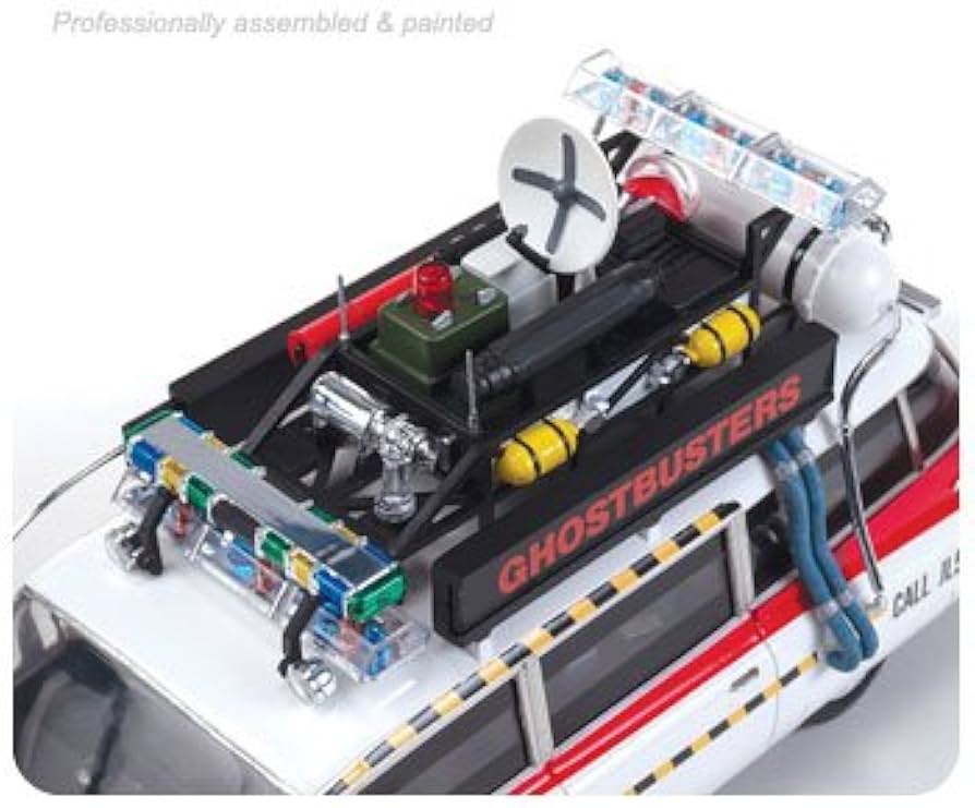 Amazon.com: Round 2 Ghostbusters Ecto-1 1:25 Scale Model Kit