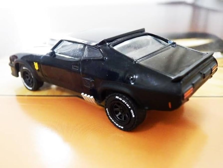 Amazon | ミニカー 1/64 マッドマックス GREENLIGHT「インターセプター