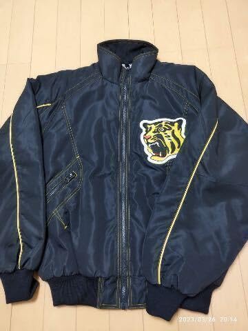 Amazon.co.jp: 阪神タイガース スタジアムジャンパー グラウンドコート