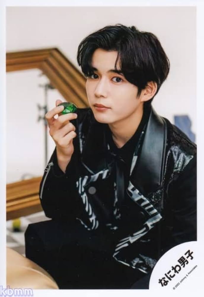 Amazon.co.jp: なにわ男子 公式 生 写真（長尾謙杜）J01106 : おもちゃ