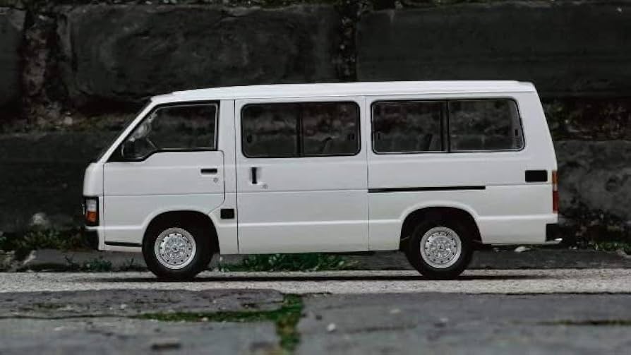 Amazon | Sonido/Nluxla 1/18 トヨタ Haice Van YH50 3代目 White