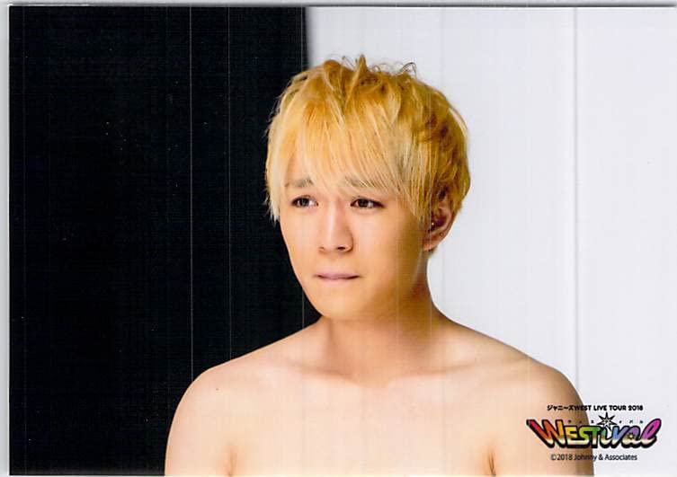 Amazon.co.jp: ジャニーズWEST 神山智洋 公式写真 写真 フォト