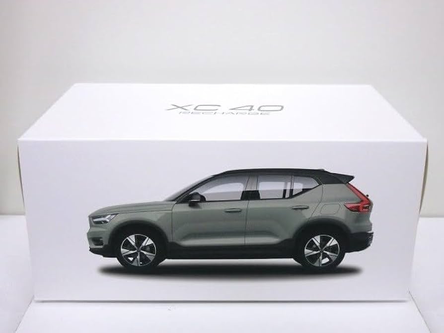 Amazon | VOLVO特注 1/18 ボルボ XC40 リチャージ (グリーン) 2023