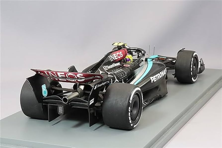 Amazon | スパーク 1/18 メルセデス AMG ペトロナス F1チーム W15 E