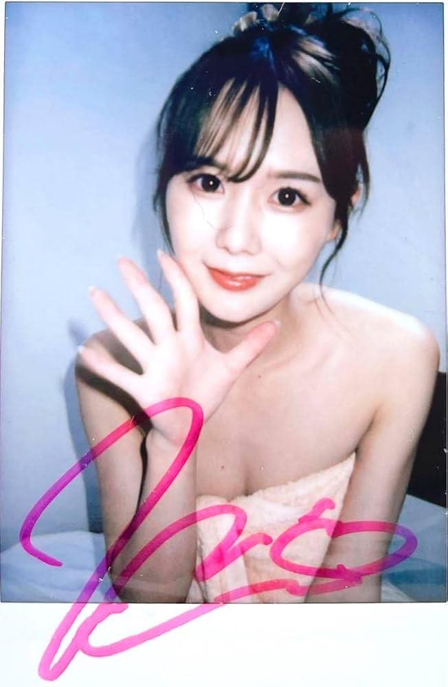 Amazon.co.jp: miru（坂道みる） 直筆サイン入りチェキ : おもちゃ