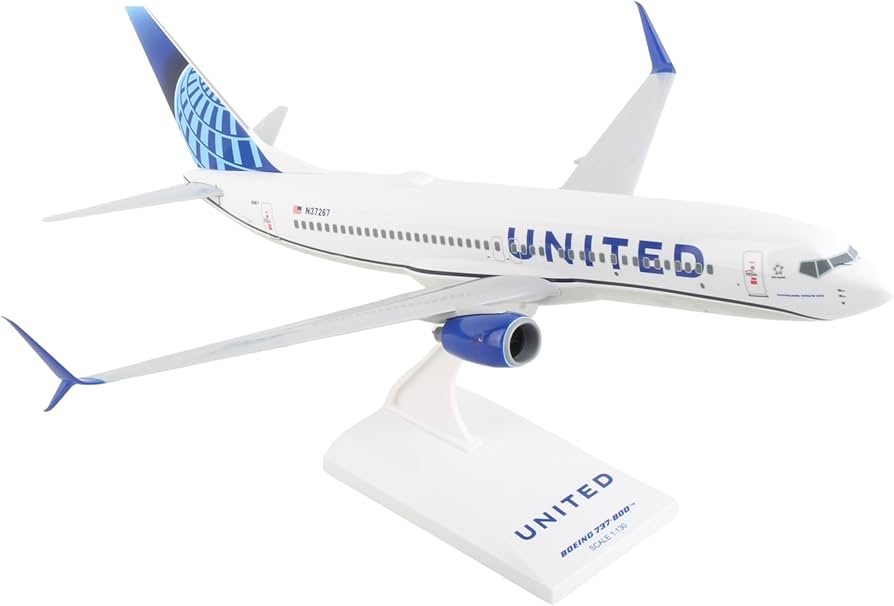 Amazon.com: Skymarks United Airlines Boeing 737-800 1/130 Scale