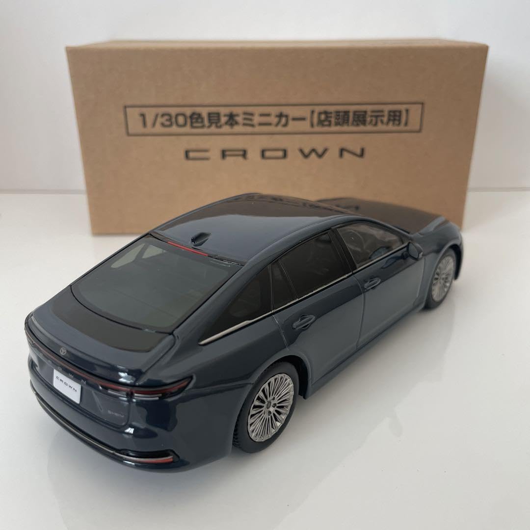 Amazon.co.jp: 新型クラウンセダン ミニカー カラーサンプル マッシブ