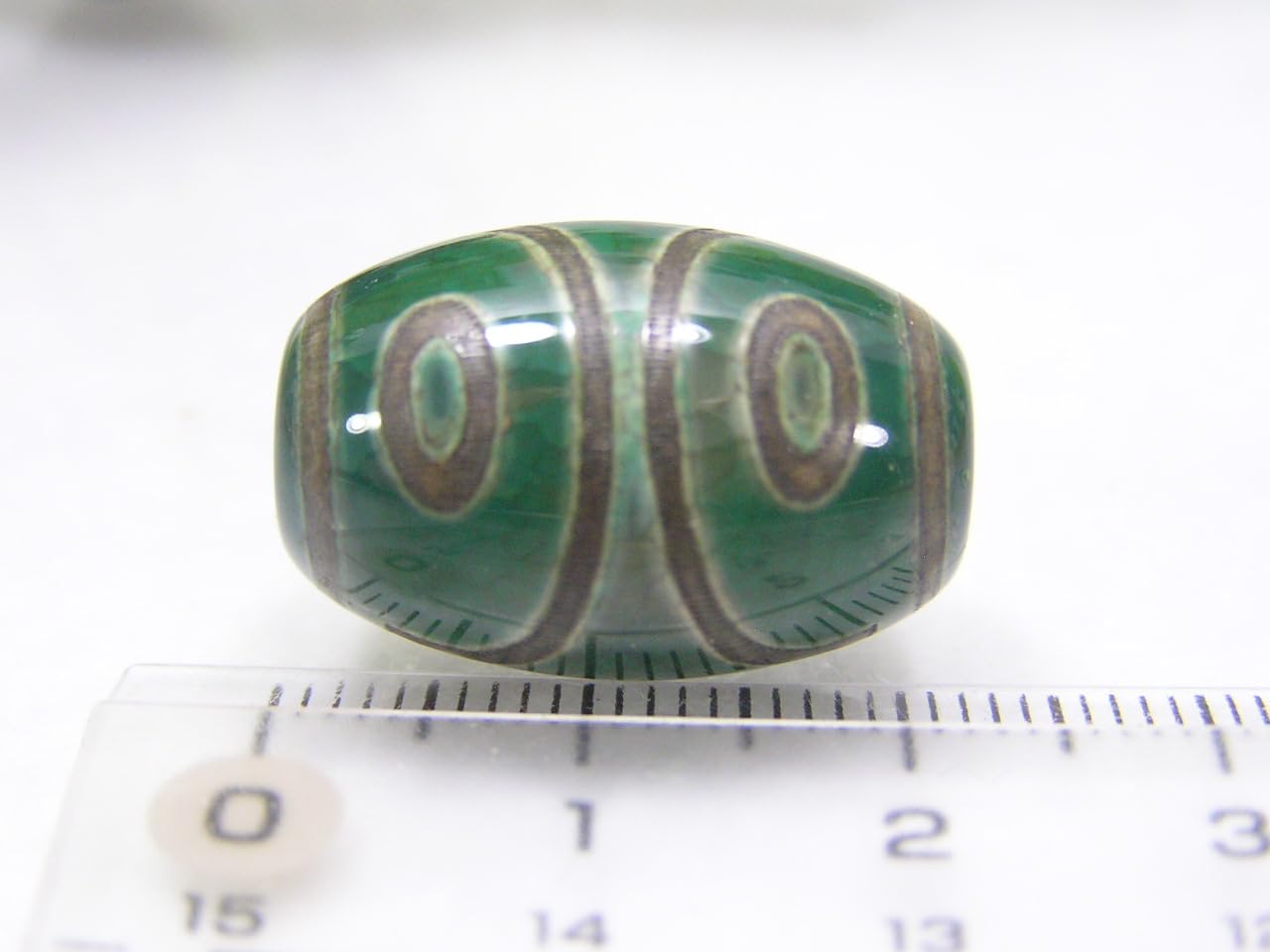 Amazon.co.jp: チベット天珠 緑色の龍紋 七眼天珠(なながんてんじゅ