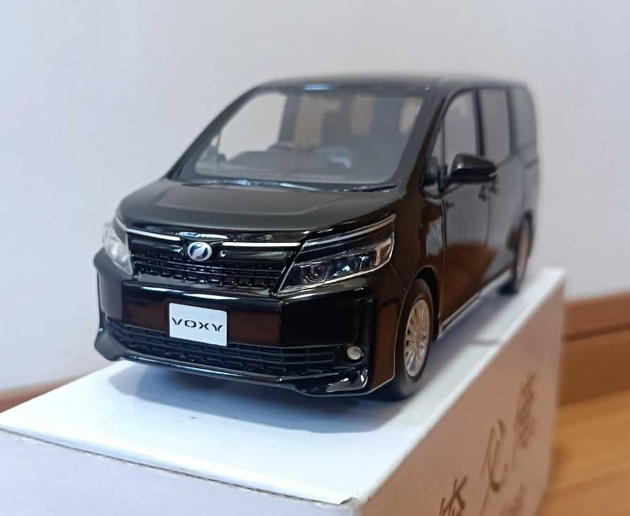 Amazon | ミニカー VOXY ヴォクシーハイブリッド(80系前期) 1/30