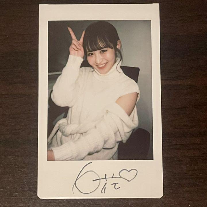 Amazon.co.jp: 小野六花 サイン 直筆サイン入り チェキ 写真集 特典