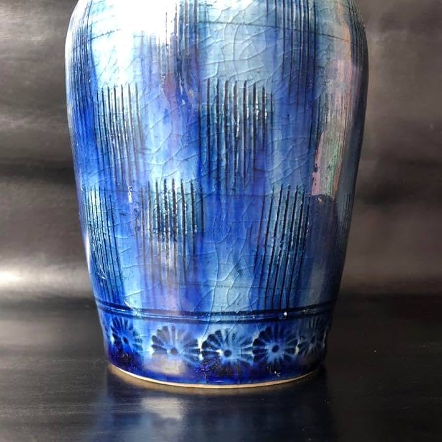 究極の美◼️蔵からかなり雰囲気のある良さそうな壺が出て来ました。花