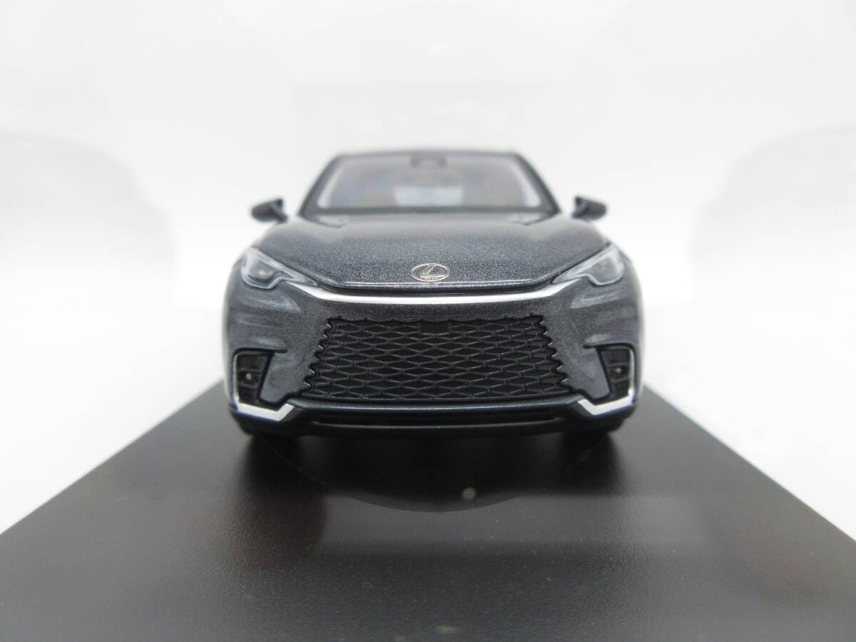 Amazon | 1/43 レクサス LEXUS LBX 右ハンドル ディーラー特注 成約