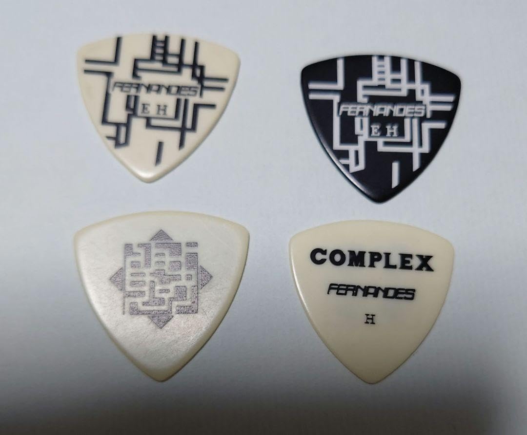 Amazon.co.jp: 布袋寅泰 complex ピック ギターピック g柄 4枚 セット