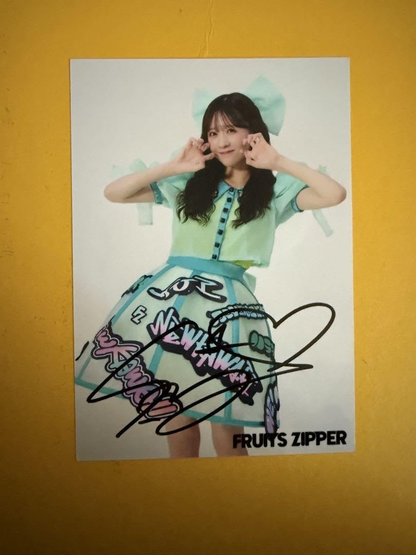 まんじゅう】 櫻井優衣 直筆サイン入りサコッシュ1位特典 FRUITS