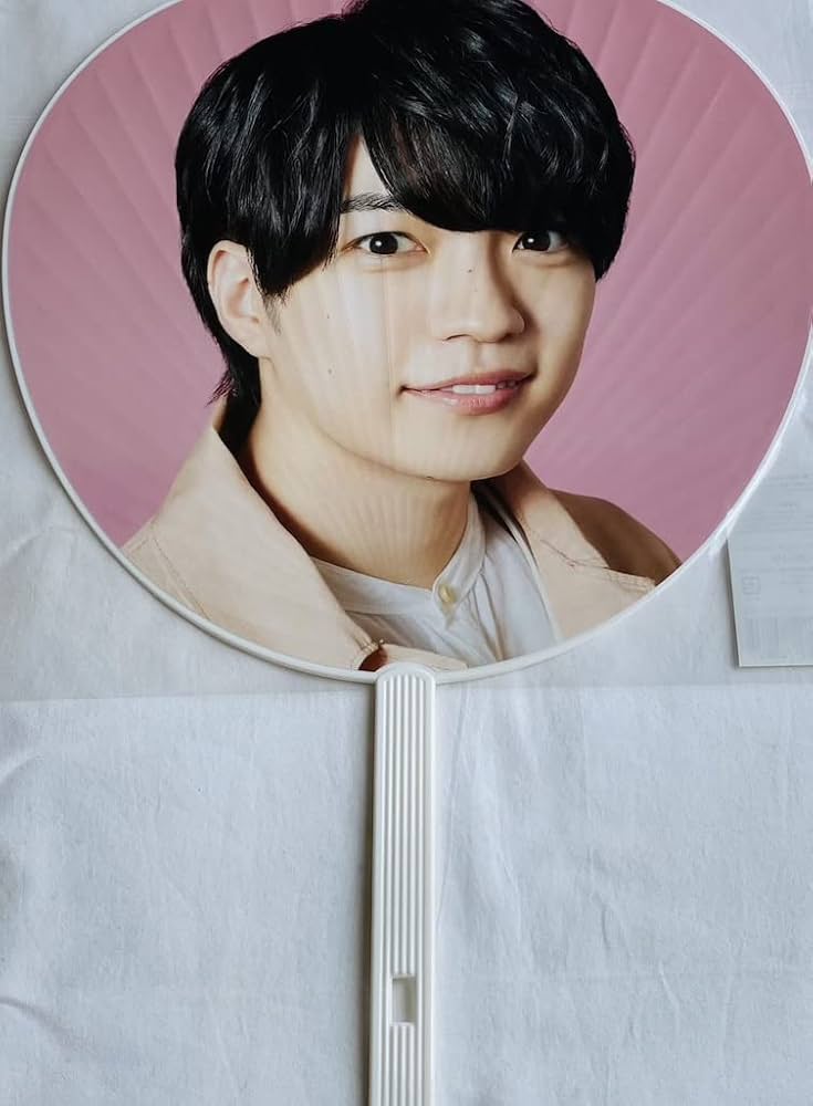 Amazon.co.jp: なにわ男子 【 ジャンボうちわ (西畑大吾) 】 デビュー