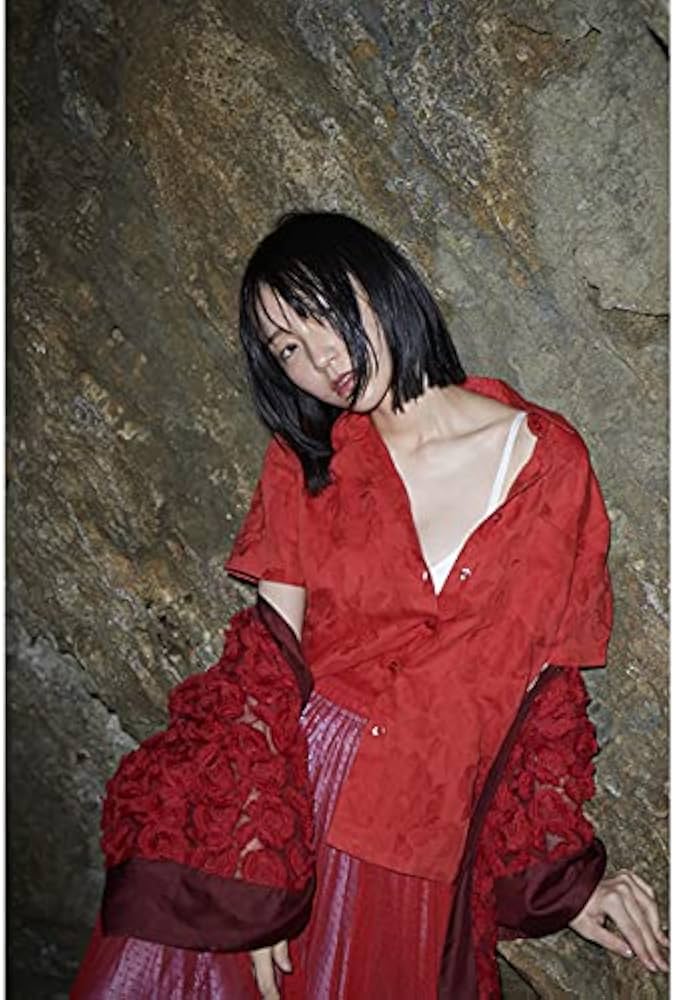 Amazon.co.jp: 野口衣織ファースト写真集 君にしか教えない【セブン